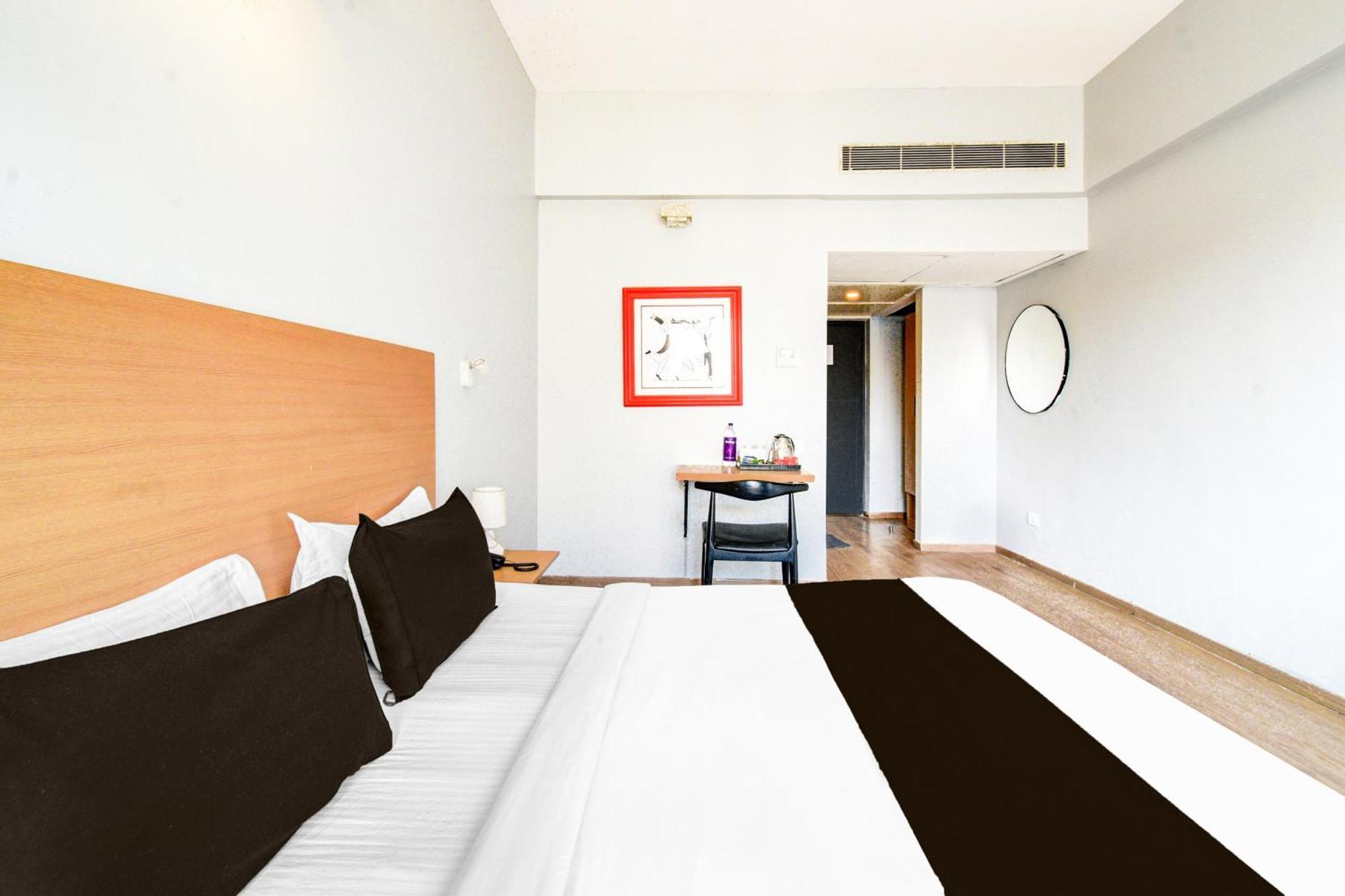 Super Townhouse Lakdikapul Hotel Hyderabad Exterior foto