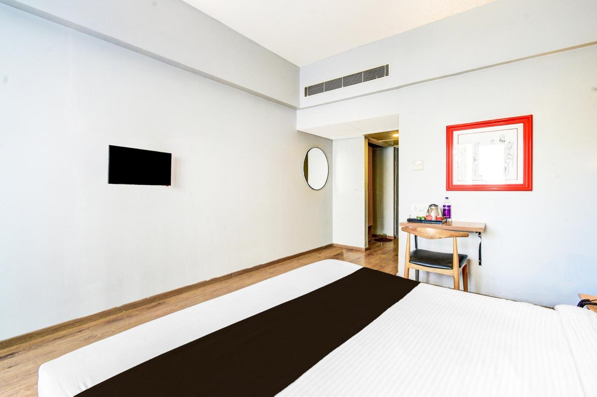 Super Townhouse Lakdikapul Hotel Hyderabad Exterior foto